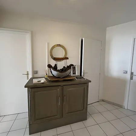 Superbe Vue Mer,cap Hermes, Loisirs A, 3 Pieces Po Daire Fréjus